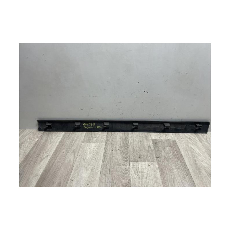Baguette de porte avant droite RENAULT LAGUNA 2 PHASE 2 BREAK d’occasion