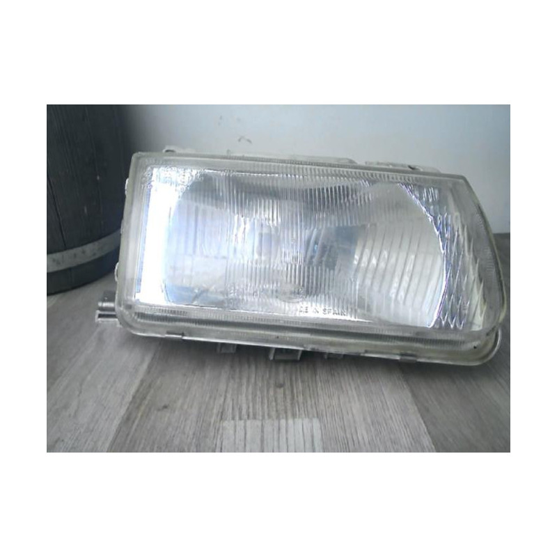 Optique avant principal droit (feux)(phare) VOLKSWAGEN POLO 3 PHASE 1 d’occasion