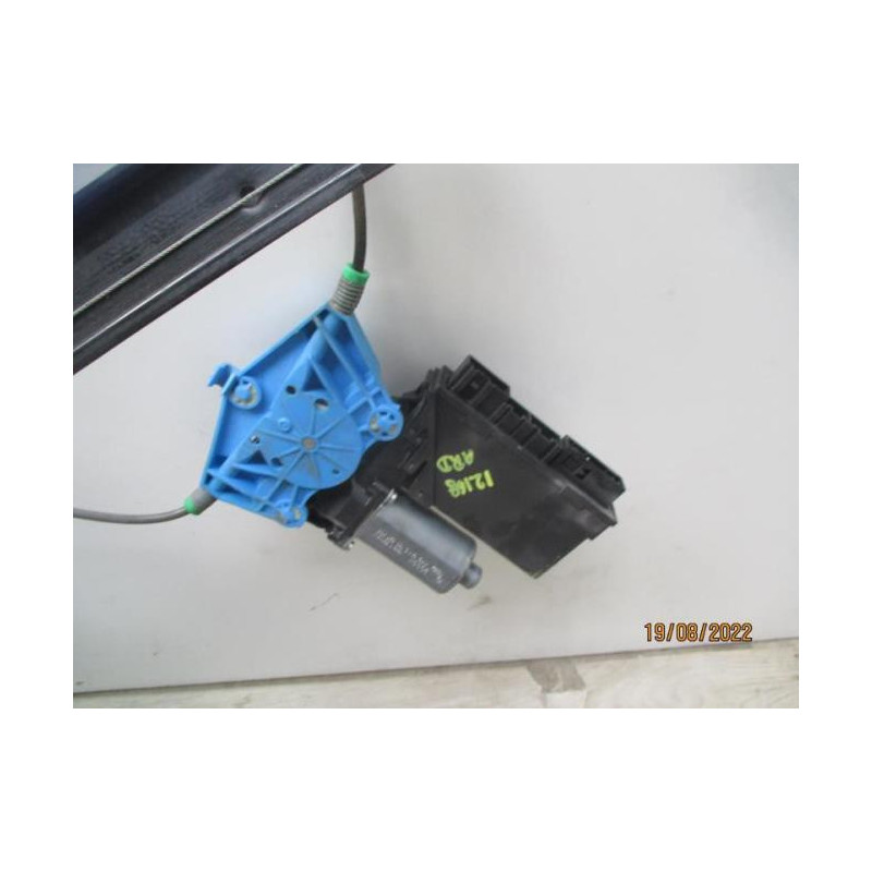 Leve vitre electrique arriere droit AUDI A4 2 AVANT PHASE 2 BREAK d’occasion