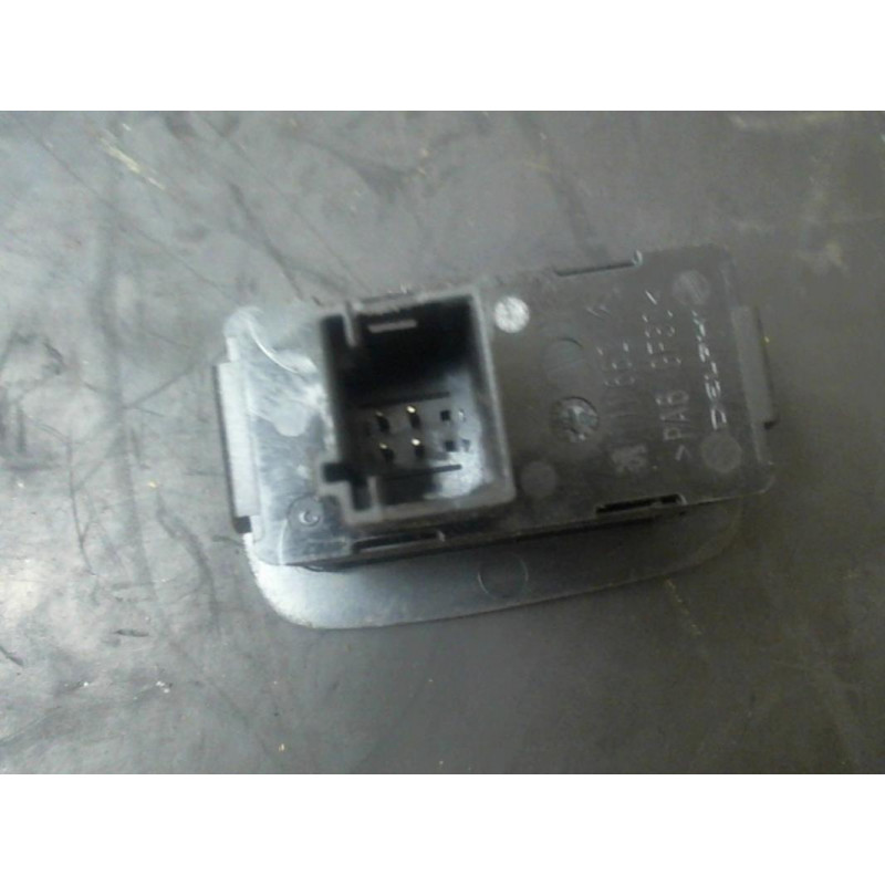 Interrupteur de leve arriere CITROEN C4 d’occasion