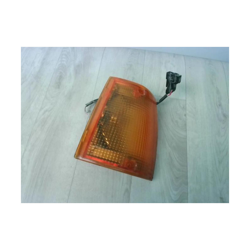 Optique avant secondaire droit (feux)(clignotant) MAZDA B2200 d’occasion