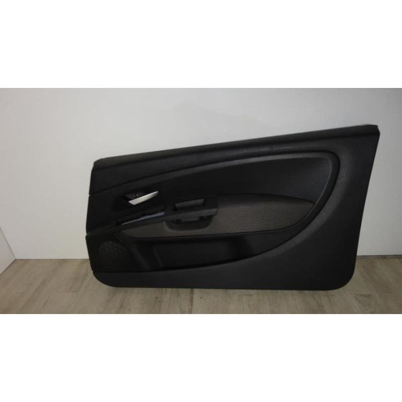 Panneau de porte avant droit FIAT GRANDE PUNTO d’occasion