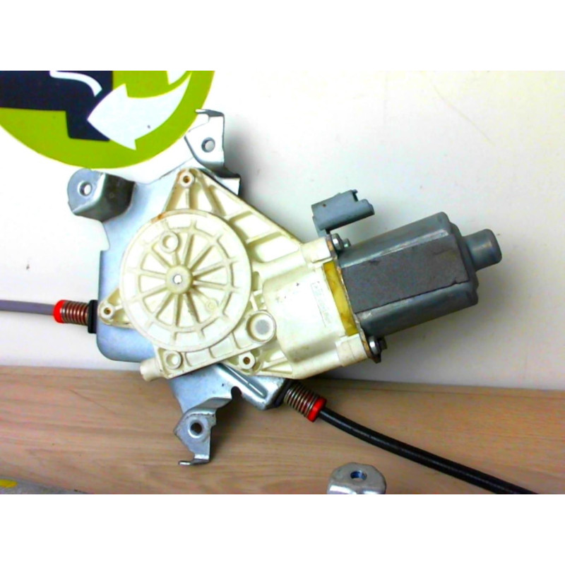 Leve vitre electrique avant droit NISSAN MICRA 3 PHASE 1 d’occasion