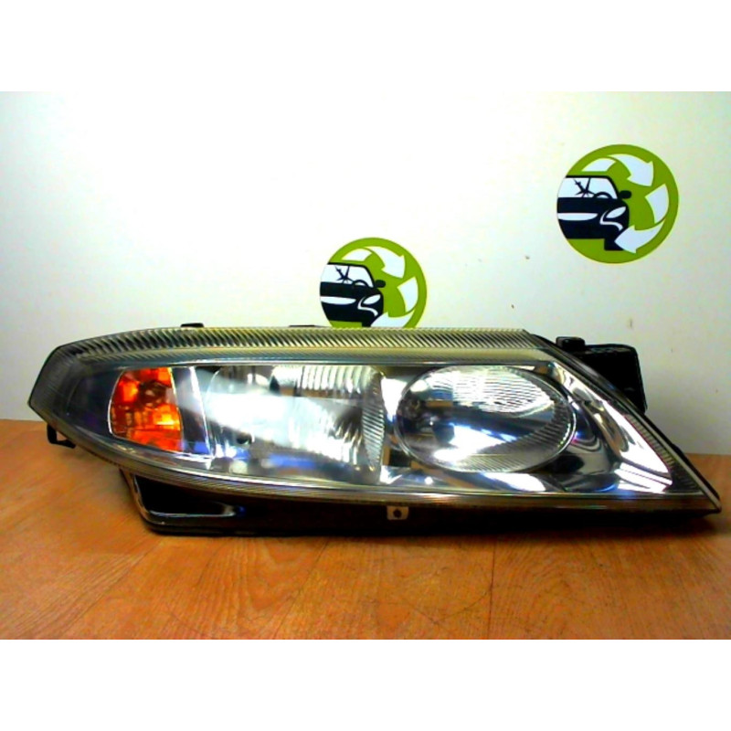 Optique avant principal droit (feux)(phare) RENAULT LAGUNA 2 PHASE 2 d’occasion