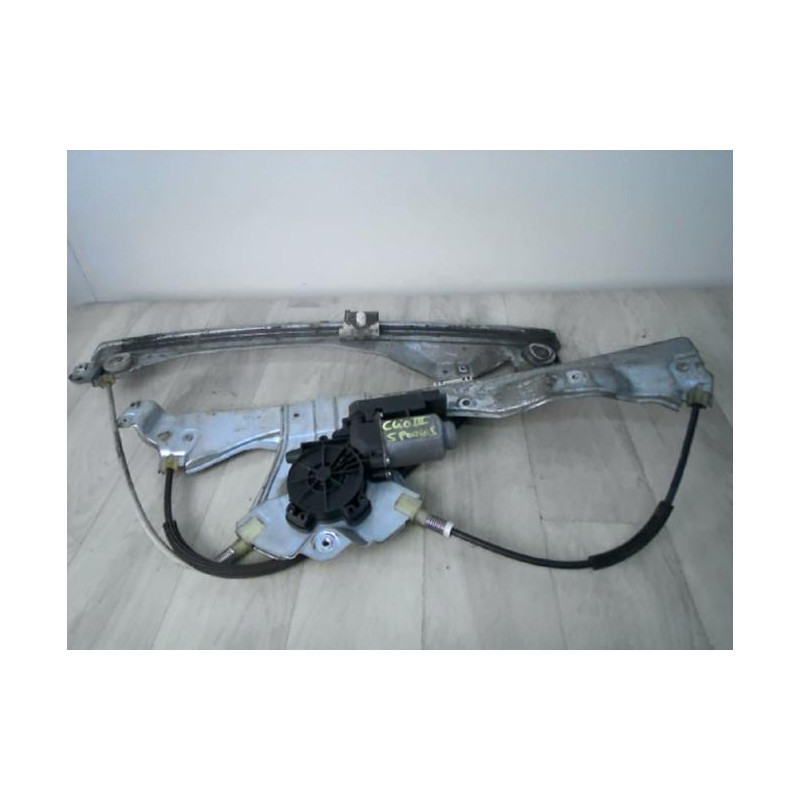Leve vitre mecanique avant droit RENAULT CLIO 3 PHASE 2 d’occasion