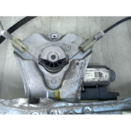 Leve vitre mecanique avant droit RENAULT CLIO 3 PHASE 2 d’occasion