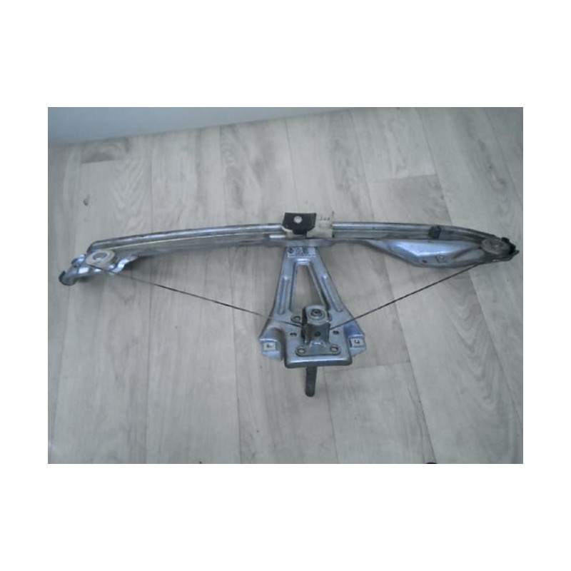 Leve vitre electrique arriere gauche RENAULT CLIO 3 PHASE 1 d’occasion