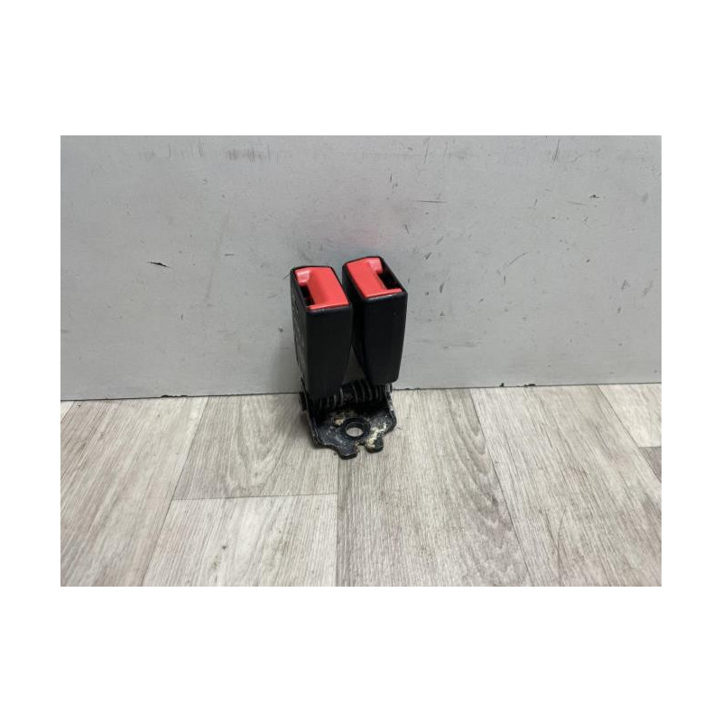 Attache ceinture arriere droit FORD FOCUS 3 PHASE 1 BREAK d’occasion