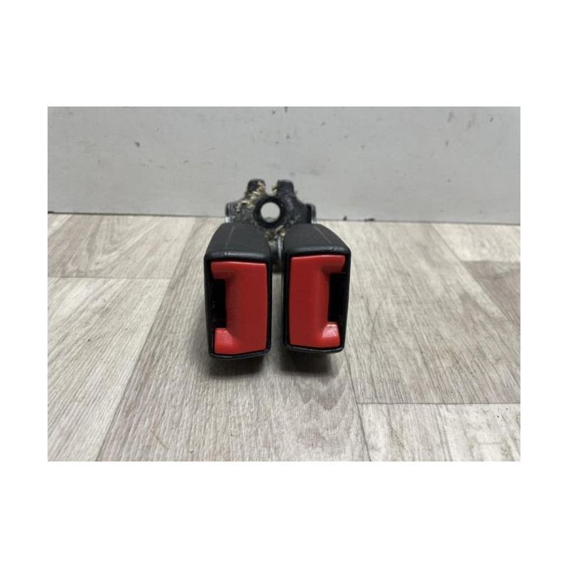 Attache ceinture arriere droit FORD FOCUS 3 PHASE 1 BREAK d’occasion