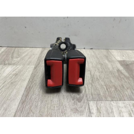 Attache ceinture arriere droit FORD FOCUS 3 PHASE 1 BREAK d’occasion