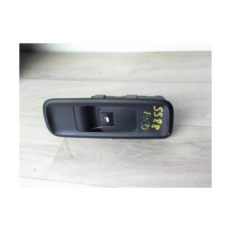 Interrupteur de leve vitre avant droit PEUGEOT 807 d’occasion
