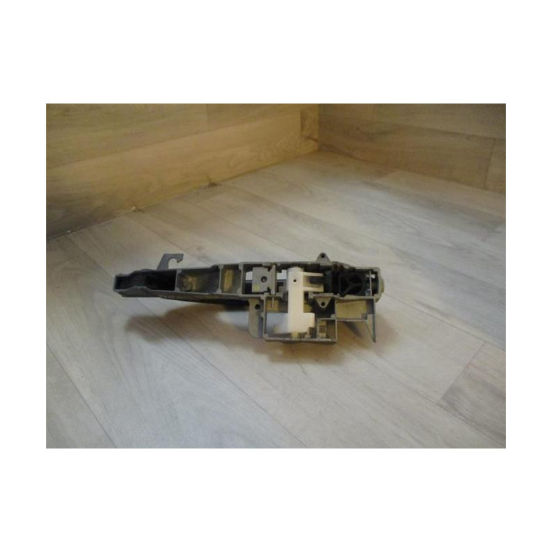 Poignee porte arriere gauche PEUGEOT 407 PHASE 1 d’occasion