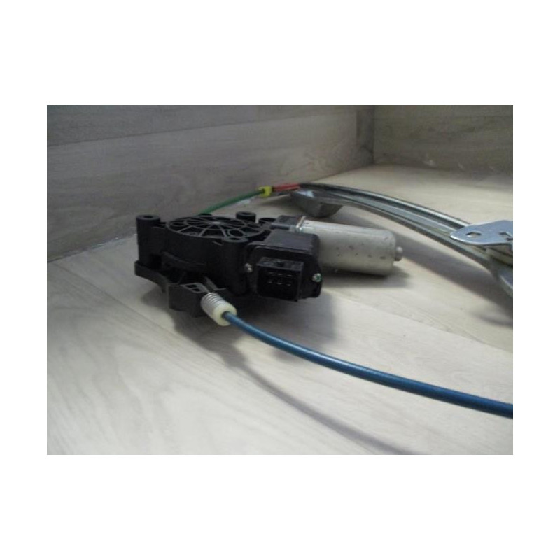 Leve vitre electrique avant gauche OPEL CORSA D PHASE 1 d’occasion