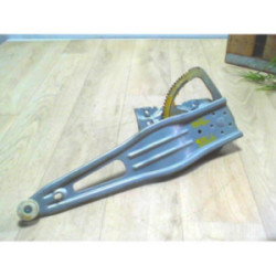 Leve vitre mecanique arriere gauche TOYOTA YARIS 2 PHASE 1 d’occasion