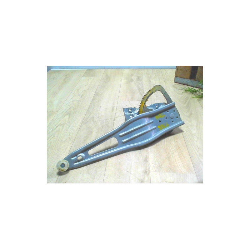 Leve vitre mecanique arriere gauche TOYOTA YARIS 2 PHASE 1 d’occasion