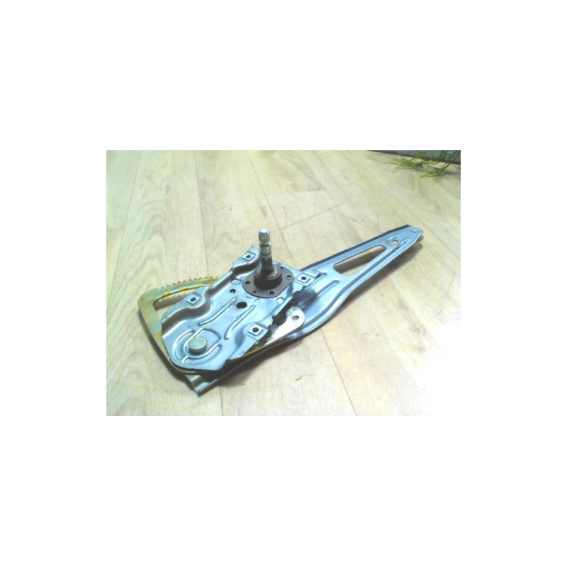 Leve vitre mecanique arriere gauche TOYOTA YARIS 2 PHASE 1 d’occasion