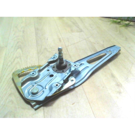 Leve vitre mecanique arriere gauche TOYOTA YARIS 2 PHASE 1 d’occasion