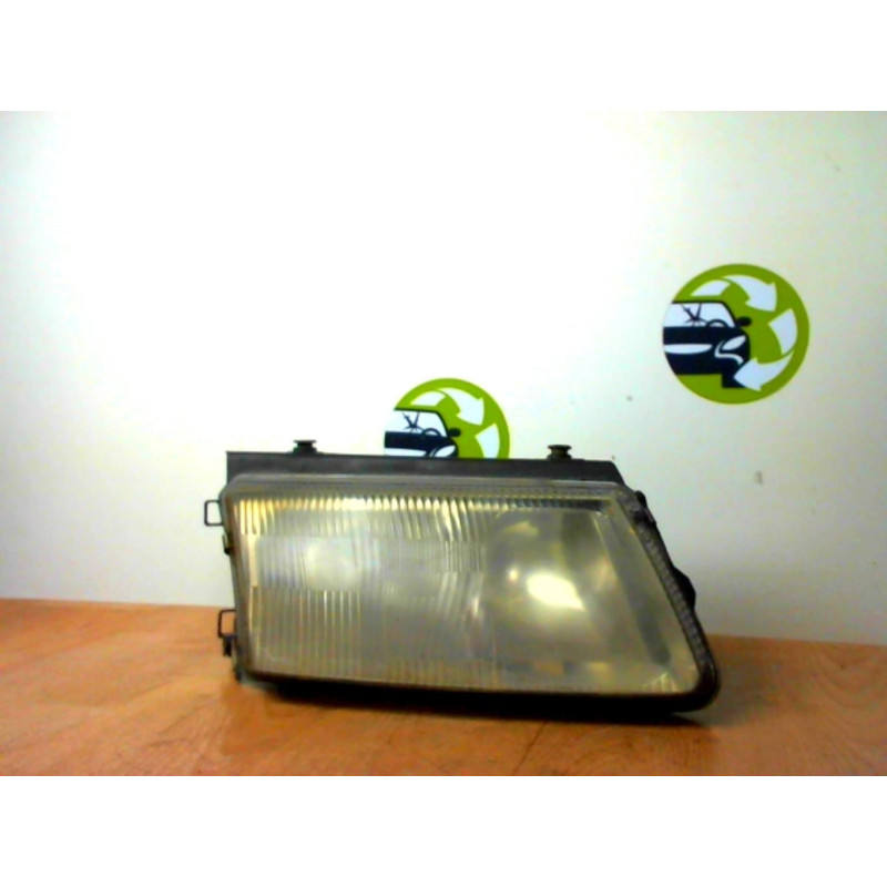 Optique avant principal droit (feux)(phare) VOLKSWAGEN PASSAT 4 PHASE 1 BREAK d’occasion