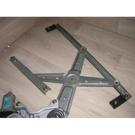 Leve vitre electrique avant droit KIA CARENS 2 d’occasion