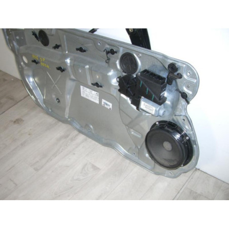 Leve vitre electrique avant gauche VOLKSWAGEN POLO 4 PHASE 1 d’occasion