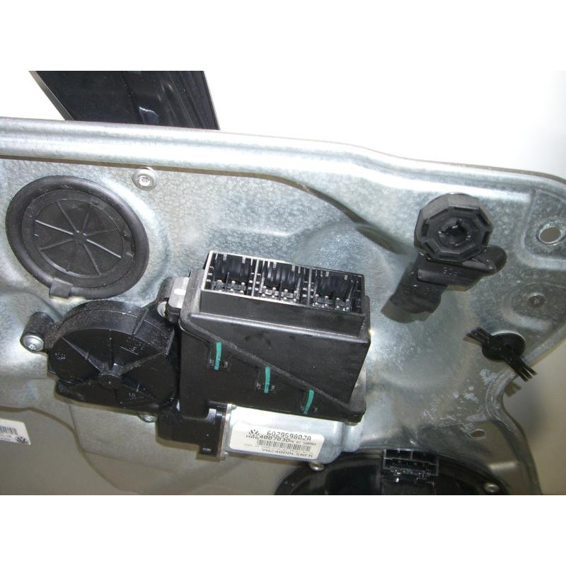 Leve vitre electrique avant gauche VOLKSWAGEN POLO 4 PHASE 1 d’occasion