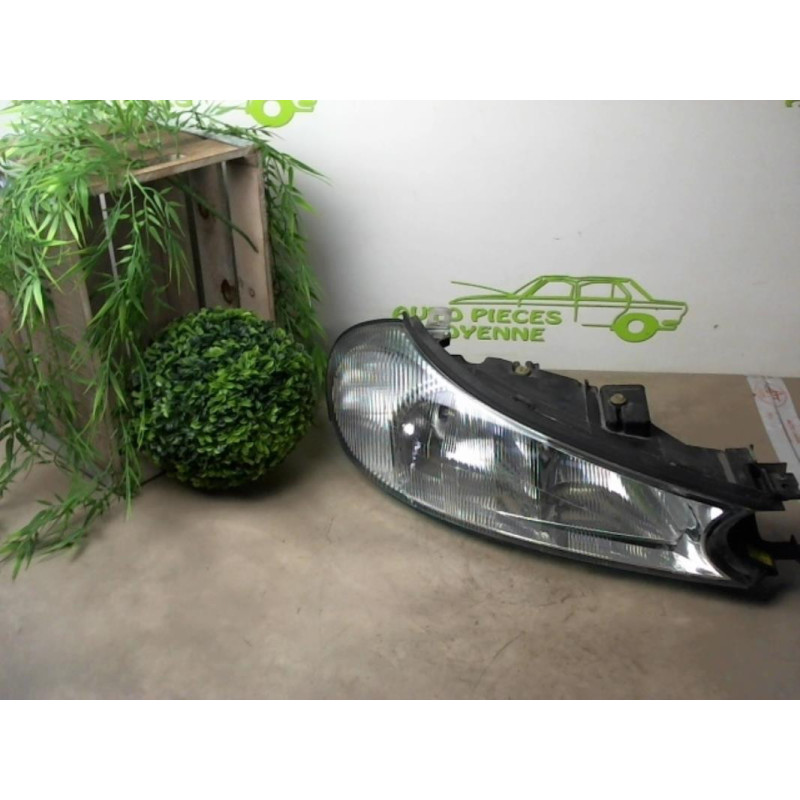 Optique avant principal droit (feux)(phare) FORD MONDEO 1 PHASE 2 BREAK d’occasion