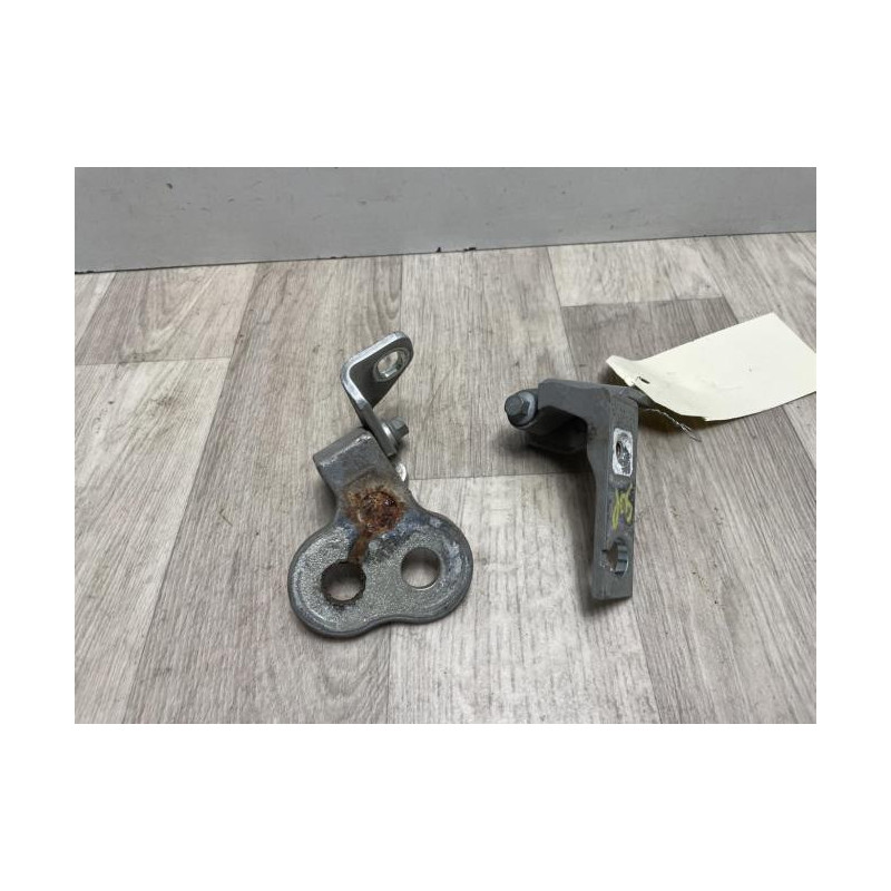 Charniere de porte avant gauche FORD FOCUS 3 PHASE 1 BREAK d’occasion