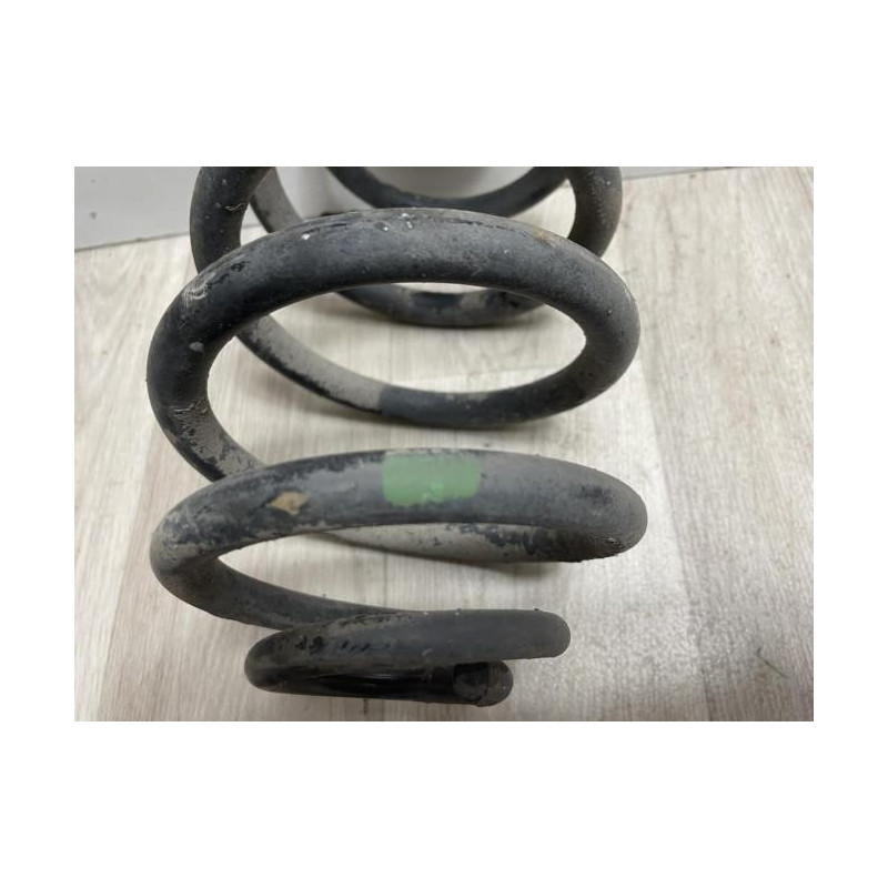 Ressort de suspension arriere gauche RENAULT CLIO 2 PHASE 2 d’occasion