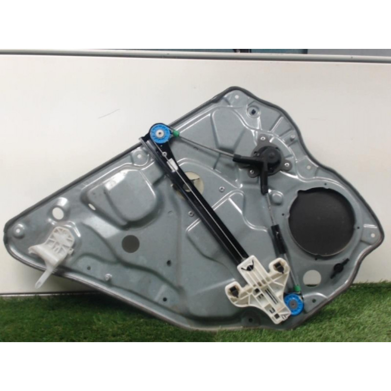 Leve vitre mecanique arriere droit VOLKSWAGEN POLO IV (9N3) PHASE 2 d’occasion