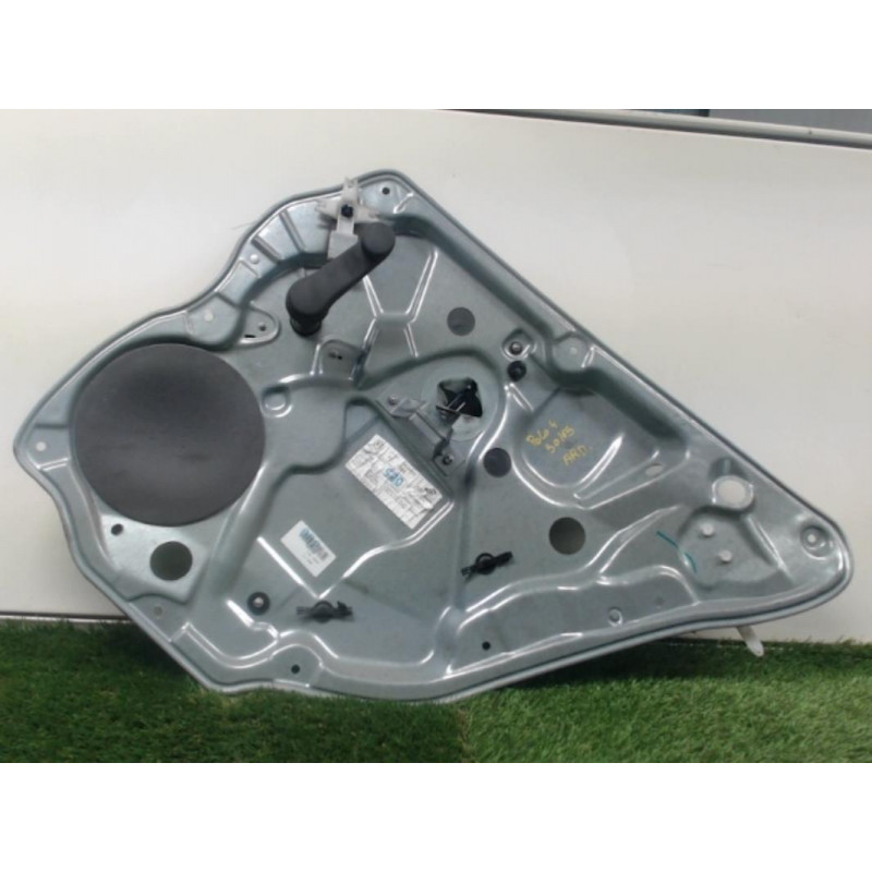 Leve vitre mecanique arriere droit VOLKSWAGEN POLO IV (9N3) PHASE 2 d’occasion