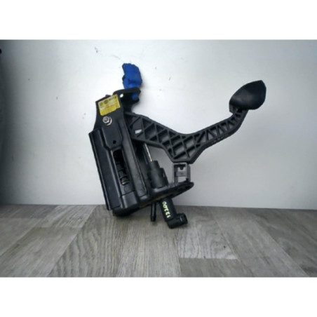 Pedalier d'embrayage VOLKSWAGEN GOLF 4 d’occasion