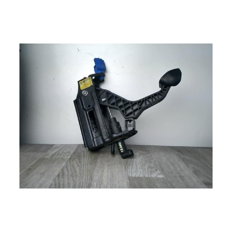 Pedalier d'embrayage VOLKSWAGEN GOLF 4 d’occasion