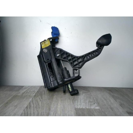Pedalier d'embrayage VOLKSWAGEN GOLF 4 d’occasion
