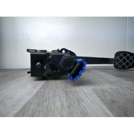 Pedalier d'embrayage VOLKSWAGEN GOLF 4 d’occasion