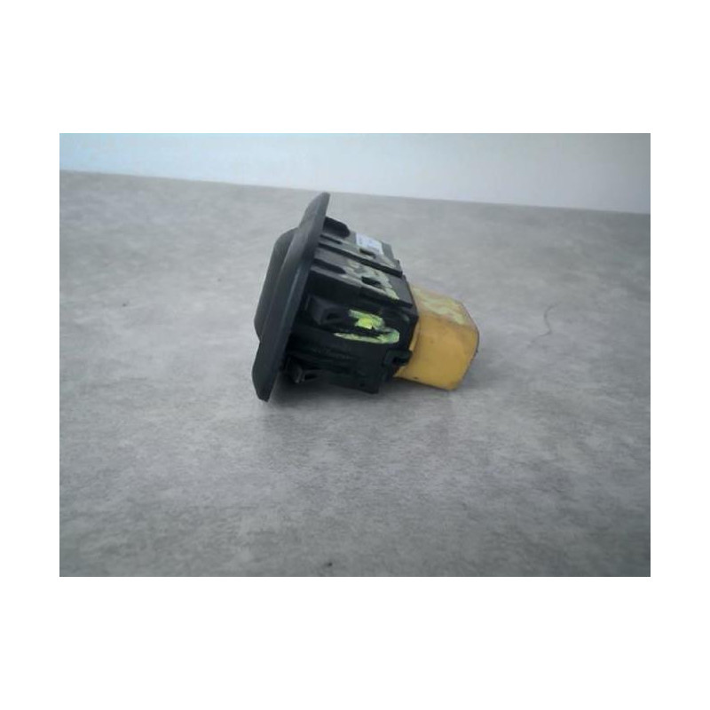Interrupteur de leve vitre arriere droit FORD FIESTA 6 PHASE 1 d’occasion