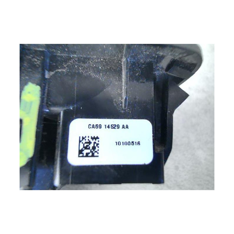 Interrupteur de leve vitre arriere droit FORD FIESTA 6 PHASE 1 d’occasion