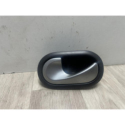 Poignee interieur arriere gauche RENAULT CLIO 3 PHASE 1 d’occasion