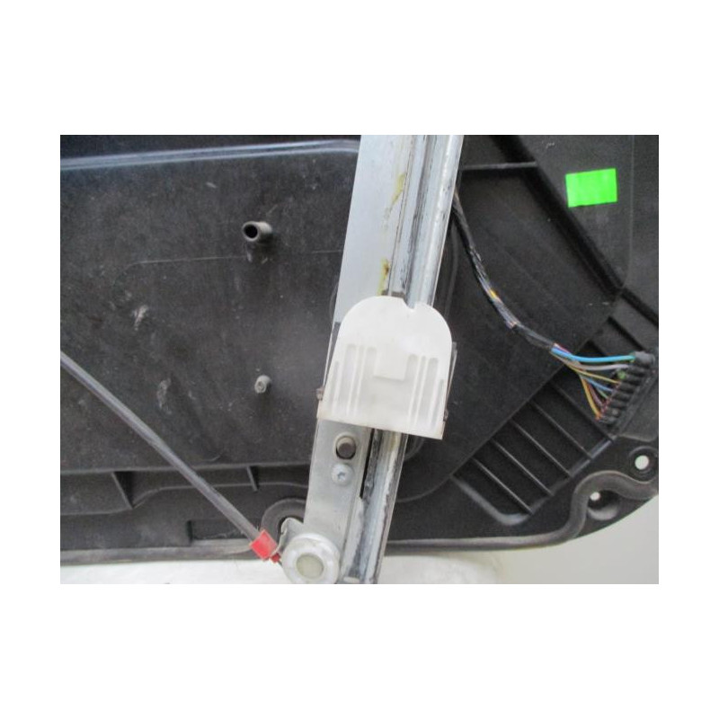 Leve vitre electrique avant gauche FORD FIESTA 6 PHASE 1 d’occasion