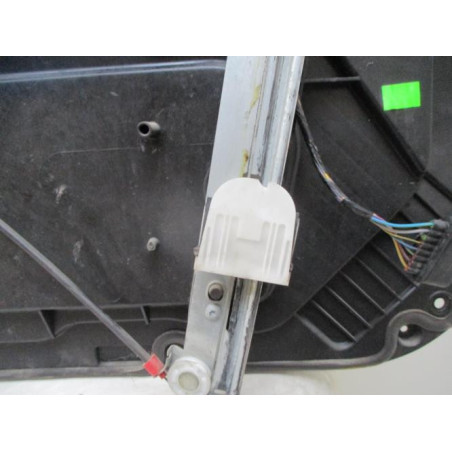 Leve vitre electrique avant gauche FORD FIESTA 6 PHASE 1 d’occasion