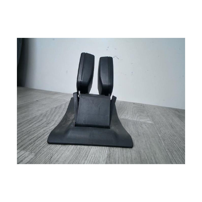 Attache ceinture arriere centrale MINI MINI 1 R50/R53 PHASE 1 d’occasion