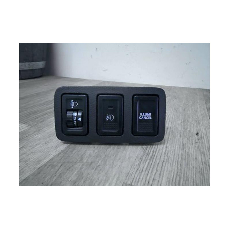 Commande de reglage hauteur de phare SUZUKI SWIFT 3 d’occasion