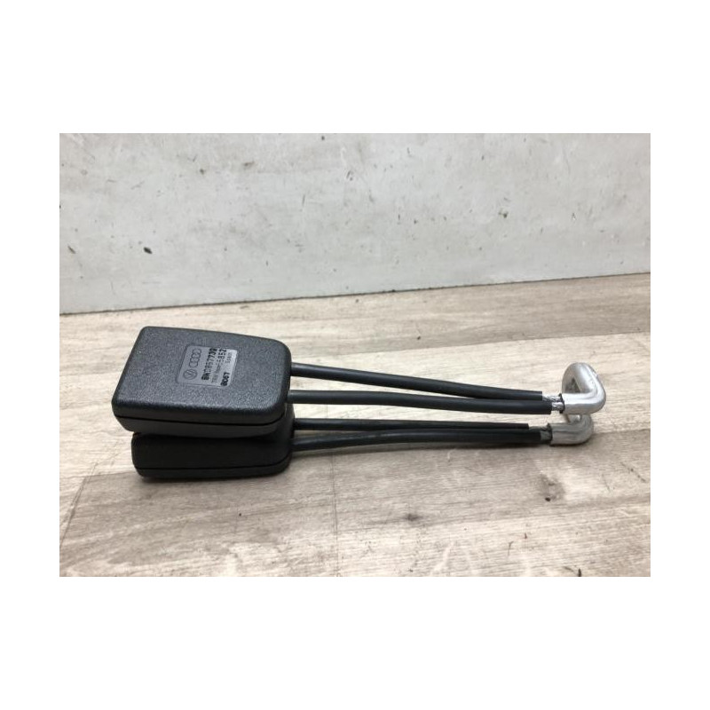 Attache ceinture arriere droit VOLKSWAGEN POLO 3 PHASE 1 d’occasion