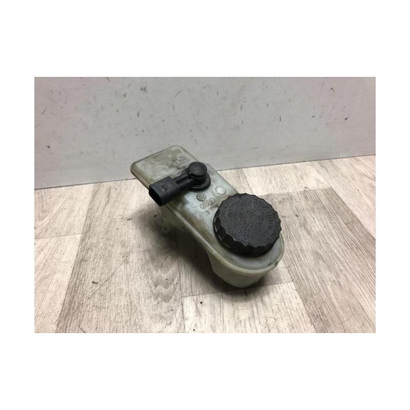 Maitre cylindre (freinage) VOLKSWAGEN POLO 3 PHASE 1 d’occasion