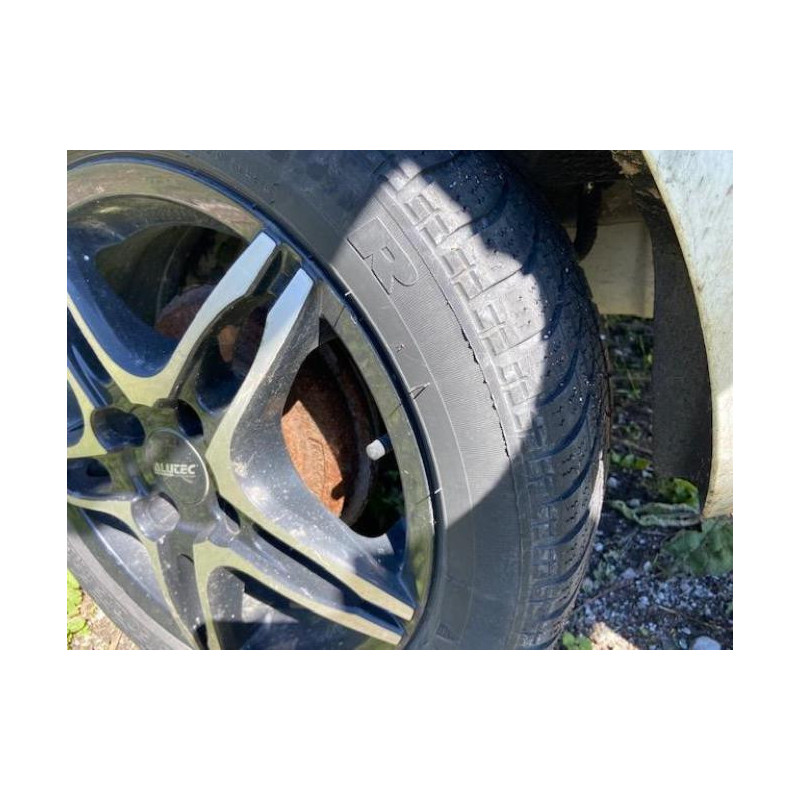 Attache ceinture avant droit FORD FIESTA 6 PHASE 1 d’occasion