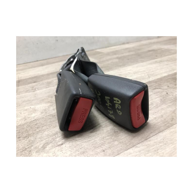 Attache ceinture arriere droit CHRYSLER 300C PHASE 1 BREAK d’occasion