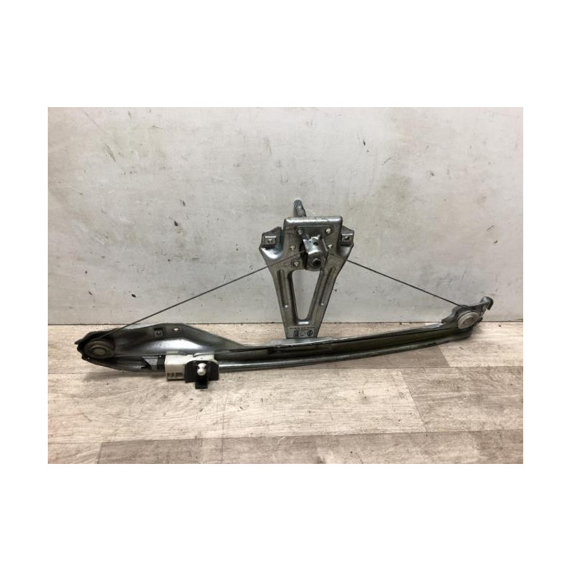 Leve vitre mecanique arriere gauche RENAULT CLIO 3 PHASE 1 d’occasion