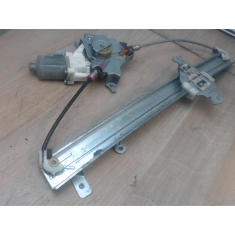Leve vitre electrique avant droit NISSAN MICRA III d’occasion