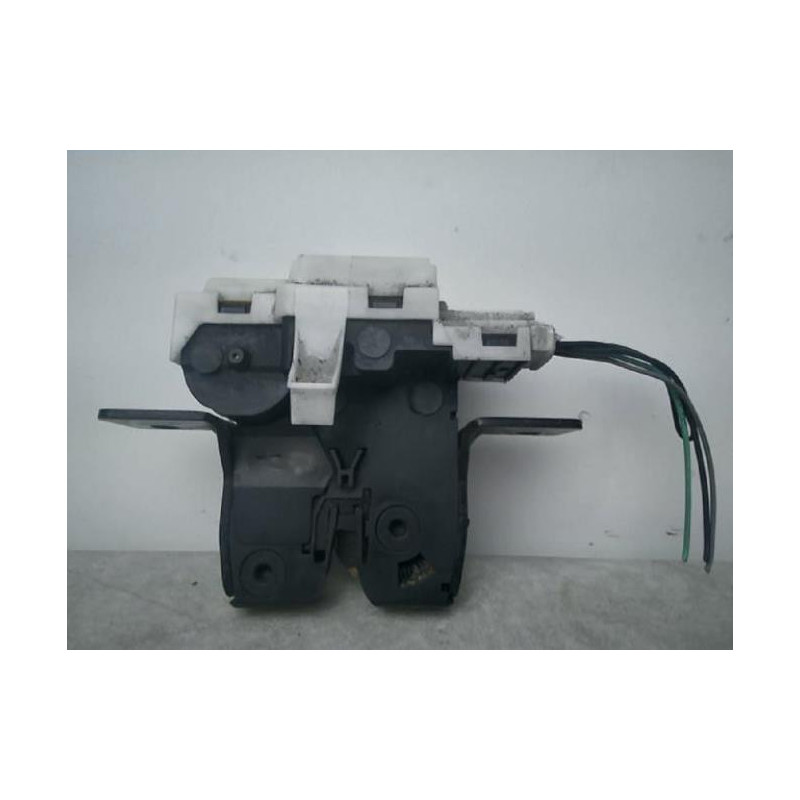 Serrure de hayon RENAULT CLIO 2 PHASE 1 d’occasion