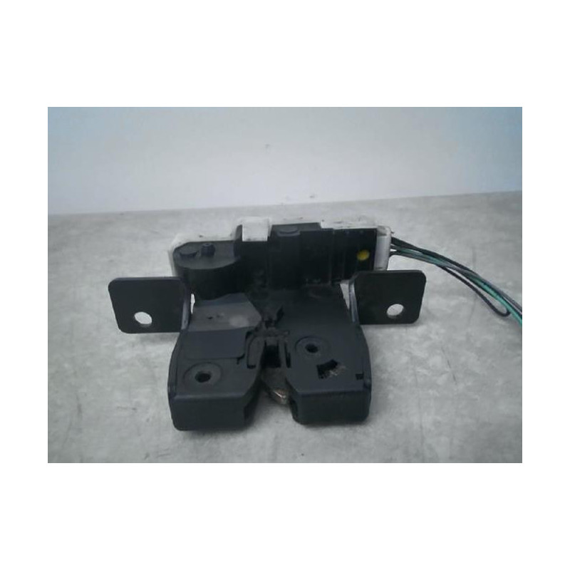 Serrure de hayon RENAULT CLIO 2 PHASE 1 d’occasion