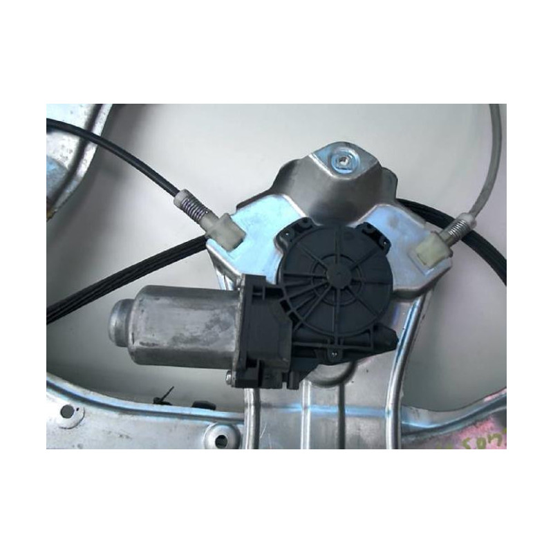 Mecanisme de leve vitre electrique avant gauche RENAULT CLIO 3 PHASE 1 d’occasion
